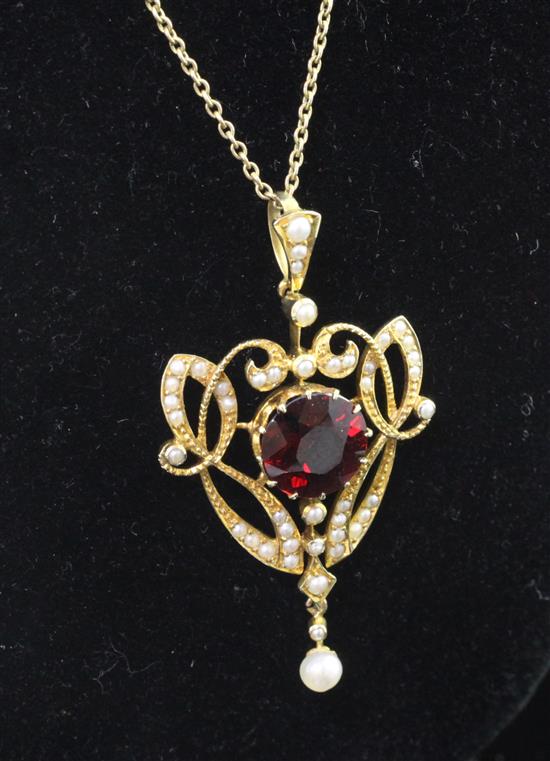 An Edwardian Art Nouveau 15ct gold, garnet and seed pearl set pendant,